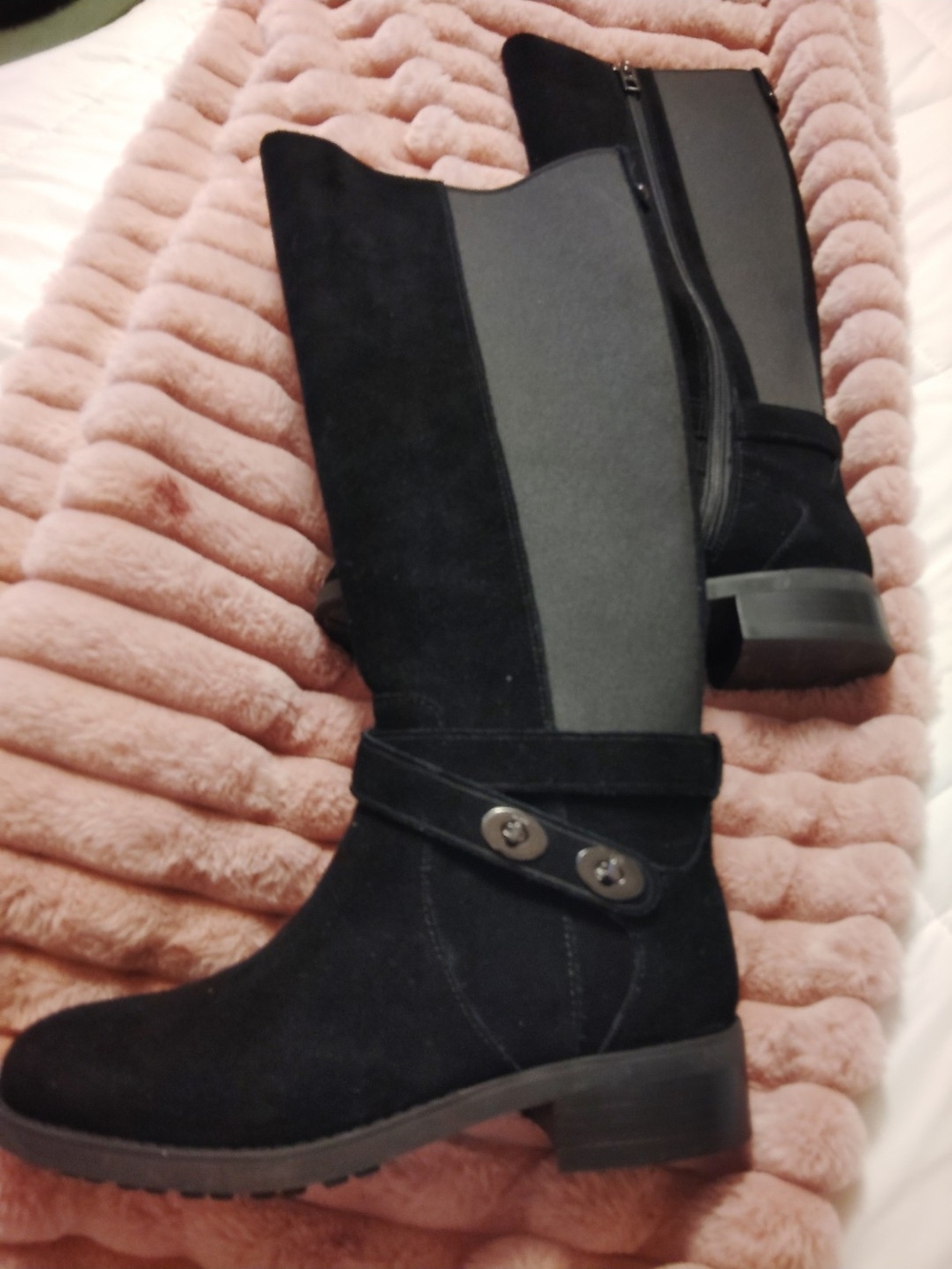 Black Knee-High Women's Boots - Classic Suede Look